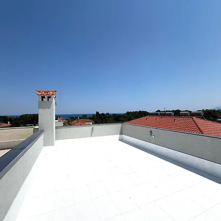 Nora Seaview * Λεπτοκαρυά